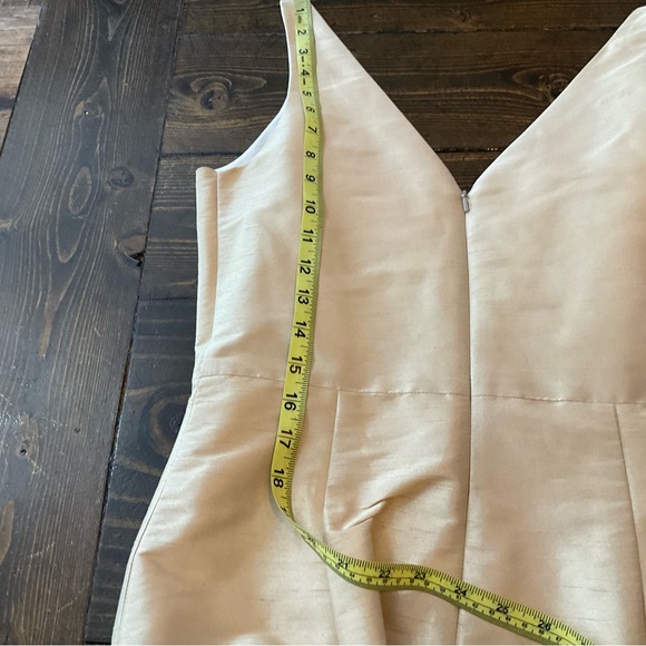 Elegant Cream Sleeveless Dress - Picture 8 of 12